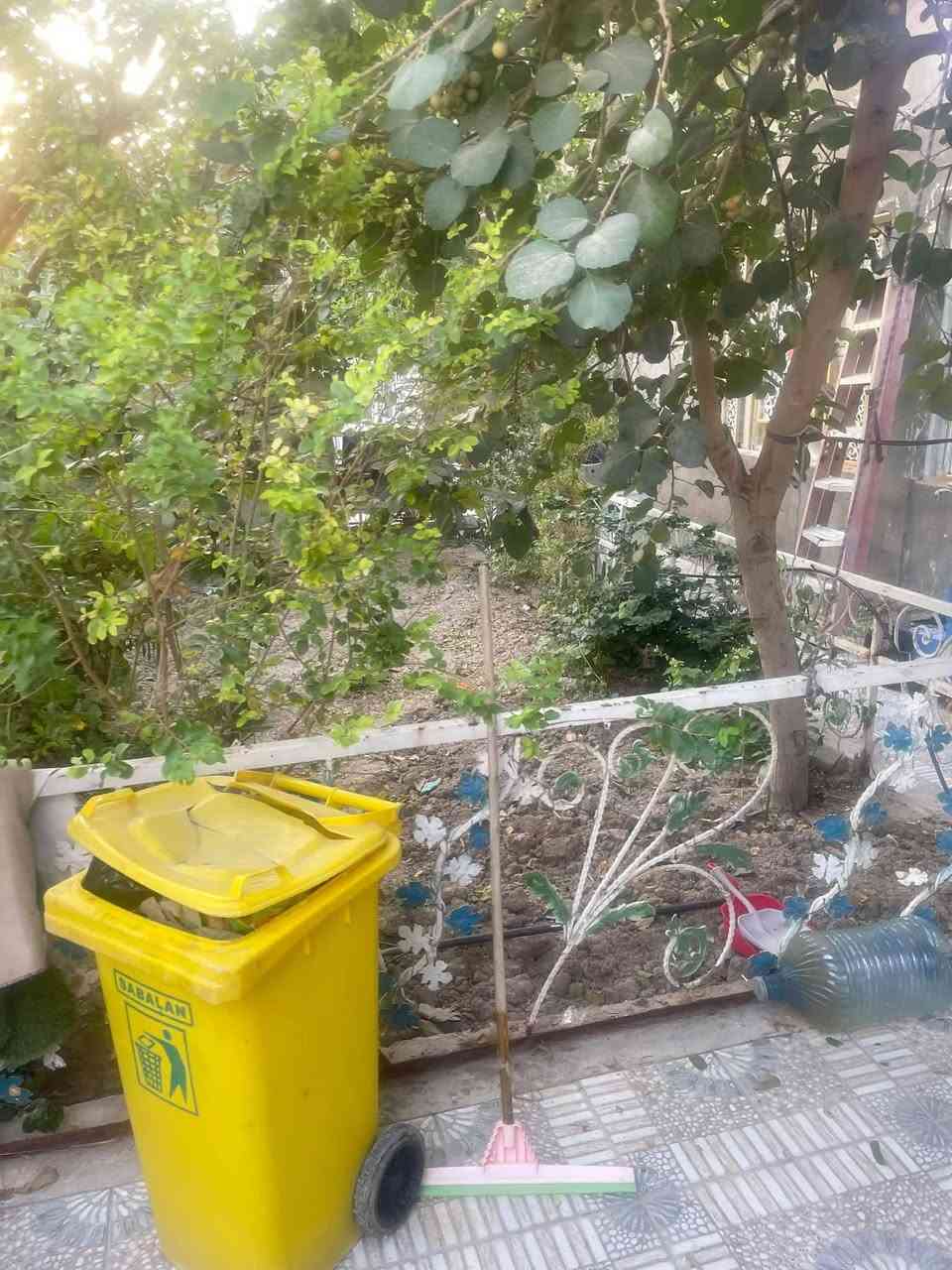 بيت للبيع  مساحة 260 طابقين حمدان 
طابو زراعي سند 25 مكاتبه ونسخه من الطابو وكاله 
سعره كلش مناسب لحك قبل لا ينباع 145 وقابل للتفاوض 
يحتوي على غرفتين وستقبال 8في8 مطبخ حار بارد موزع كراج وحديقه وصحيات خارجيه وداخليه طابق الثاني يحتوي على 4 غرف نوم وصاله جبيره 
العنوان ابو الخصيب حمدان قرب جامع التقوى 
الأستفسار مع صاحب البيت راسلني خاص 📥


**إذا كنت صاحب هذا الإعلان وتريد حذفه لأي سبب، رجاءا أرسل رسالة إلى الدعم الفني**