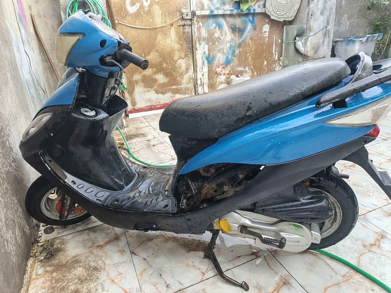 كامكوV2مامفتوحه نضيفه جاهزه شلعه ومشي خير من الله ماناقصها شي اشاير بك لايت مكينه ناعمه ب 350 وبيها مجال مكاني بلفضليه رقمي ***********
