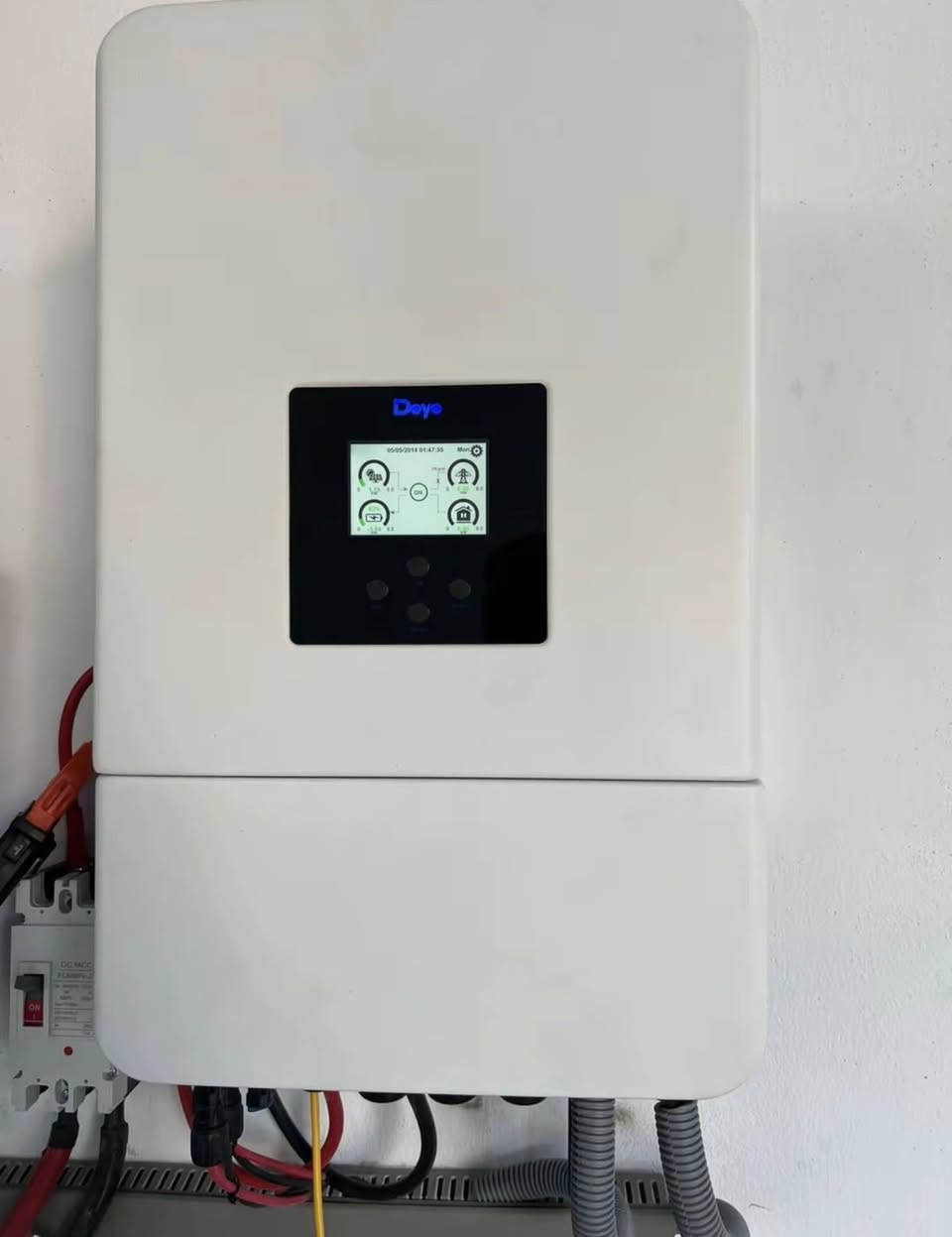 قمة الاستقرار.. عندما تجتمع قوة العاكس مع ذكاء البطاريات! 🔋
لكل من يبحث عن منظومة طاقة شمسية تعيش العمر وتتحمل أقوى الأحمال بدون أي تراجع بكفاءة التشغيل.

نتشرف بمشاركتكم لقطات من أحدث مواقع عملنا، حيث تم التأسيس بأعلى المعايير الهندسية:

 نظام مدمج ومتوافق 100%: استخدام انفيرتر Deye الذكي مع بطاريات ليثيوم Deye المتطورة لتأمين أعلى سرعة استجابة وتوافق تام في إدارة الطاقة.

 تأسيس نظيف وآمن: ترتيب الأسلاك داخل دكتات الحماية مع بورد قواطع متكامل لعزل وحماية المنظومة بالكامل.

 هياكل حديدية متينة: تثبيت الألواح بزوايا هندسية مدروسة لمقاومة الرياح والظروف الجوية وضمان أعلى إنتاجية من أشعة الشمس.

مع شركة هيثم الخفاجي، أنت تستثمر في نظام طاقة مستدام، آمن، ومبني ليدوم.

📞 لتصميم منظومتك الخاصة والاستفسار: ***********

🚚 نصلكم ونلبي احتياجاتكم في كافة محافظات العراق.
💡 شركة هيثم الخفاجي لأنظمة الطاقة الشمسية - تحت إدارة وإشراف المهندس هيثم الخفاجي

#الطاقةالشمسية #العراق #لايك #منظومات #كهرباء #solarenergy #solar #الكهرباء #متابعة
