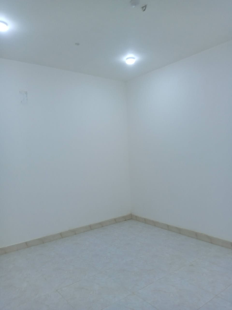 السلام عليكم

بيت للبيع 100 متر 5 في 20 طابقين

بلسكان الصناعي كافة الاخدمات تبليط

غرف عدد 3 صحيات عدد 3 صاله عدد 2
مطبخ استقبال

لتواصل والاستفسار ***********
