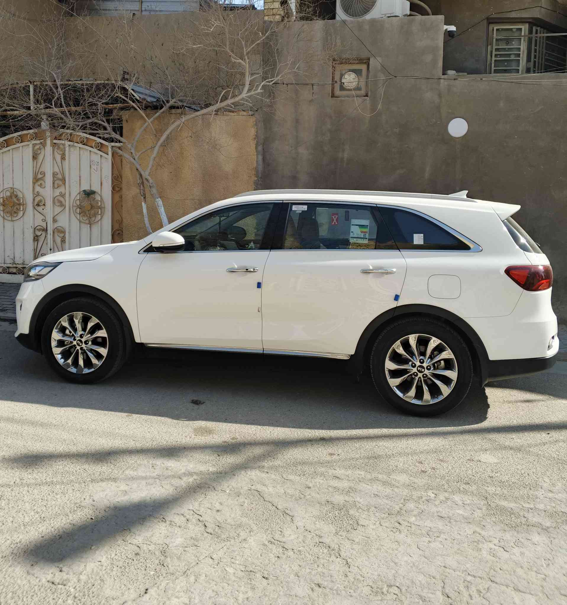 السلام عليك ورحمة الله وبركاتة
للبيع سورنتو 2020 
مكفولة كفالة عامة من
الضربة والتبديل والصبغ 
مواصفات فول ماشية 84
 عدا ألبانوراما 
مكينة 6v
محرك 3600
7 راكب
تبريد 3 قطع ثلج 
ويل كب كروم 19
تخم تاير جديد جديد
رقم بصرة الجديد مشروع وطني
السيارة 8 كير جنطة كهرباء كراسي كهرباء 
أربع أنظمة قيادة 
بردات خلفية 
سيارة عدد 2 بصمة
سيارة فقط بيها تكحيل بل باب الورة خفيف فقط والباقي مكفولة من بارد وصبغ وتبديل وضربة 
السعر 274 وبيها مجال
مكان البصرة رقم الهاتف ***********
