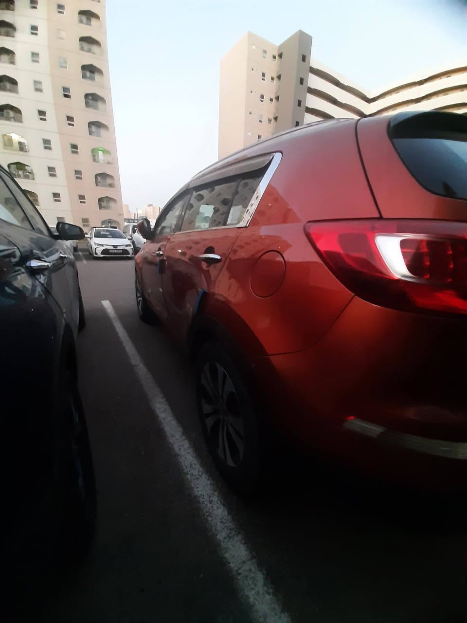 سيارة سبورتج خليجي موديل ٢٠١٣محرك ٢٠٠٠دوش الاطارات بحاله جيده جدا بيها طخه بين باب السايق والجاملغ ومصلحه ماشيه ١٣٠كم تبريد شغال هزه جديده رقم انكليزي بغداد مجمع بسمايه السكني رقم ***********السعر١٣٢ورقهةبيهامجال
