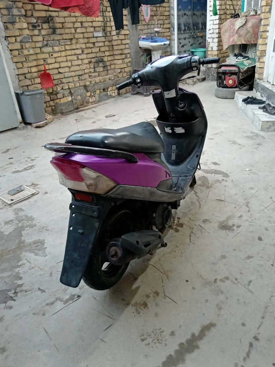 سلام عليكم عدلة للبيع مكفولة من تاير للتاير جيب مصلح وفحص محرك، دراجة كاملة من كلشي ملحة محرك ناعم ماعوزهة برغي دراجة  مكان حلة قرب محطة بتة شراي يتصل***********
