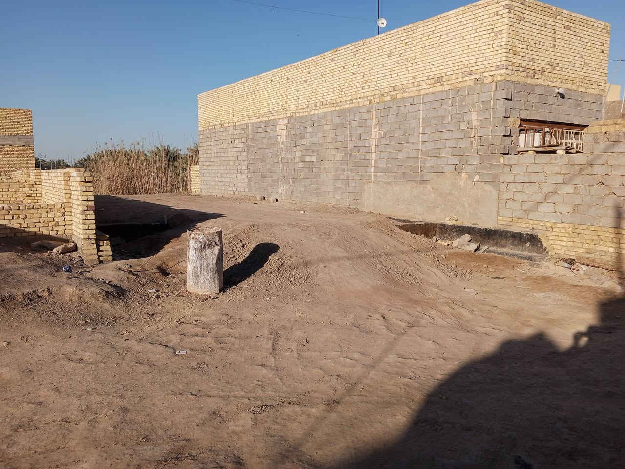 السلام عليكم بتلو للبيع طابو زراعي سند 25 المساحه 200م بناء البتلو غرفتين نوم 4×4 صاله8م مطبخ 5×4 استقبال8م الموقع حي عدنان خلف المدارس الاستفسار اتصال على رقم (‏‪***********‬‏)
