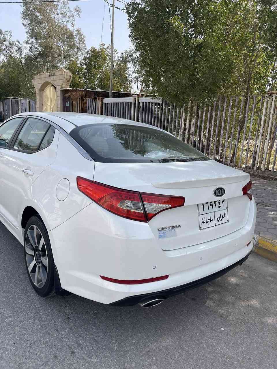 السلام عليكم اوبتماا 2014 خليجي فول مواصفات
عدا الفتحه رقم سليمانيه بيه نص باب صبغ والباقي كفاله عامه
مواصفات 
محرك 2400 دبل كزوز 
بصمه تشغيل وابواب وصندوق 
لد امامي + لد خلفي 
حساسات + كامره خلفيه 
كشنات جلد 
تبريد قطعتين 
وباقي المواصفات معروفه 
السياره جاهزه تخم تاير حداديه تبريد ثلج 
السعر 138$ مكان السياره واسط نعمانيه للاتصال 
***********
