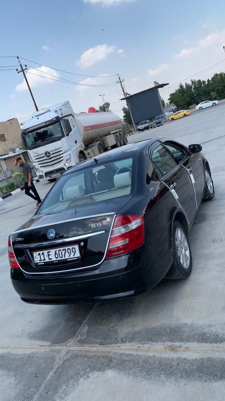جيلي موبل ٢٠١٢
ماشيه ١٦٠ 
تخم تاير جديد 
كير محرك جدد 
صدر جديد 
تبريد فقط نقص غاز الكمبريسر شغال 
بيها كلير فقط قطعتين
وبيها تبديل جاملغ امامي فقط جهة السايق
رقم بغداد بسمي سنويه جديده 
السعر ٥٢ وبيها مجال كلش قليل 
مكاني بغداد حي الاعلام
***********
