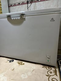 مجمدة حجم كبير للبيع جديده مستعمله7  اشهر فقط بسعر {200 الف } بيها مجا...