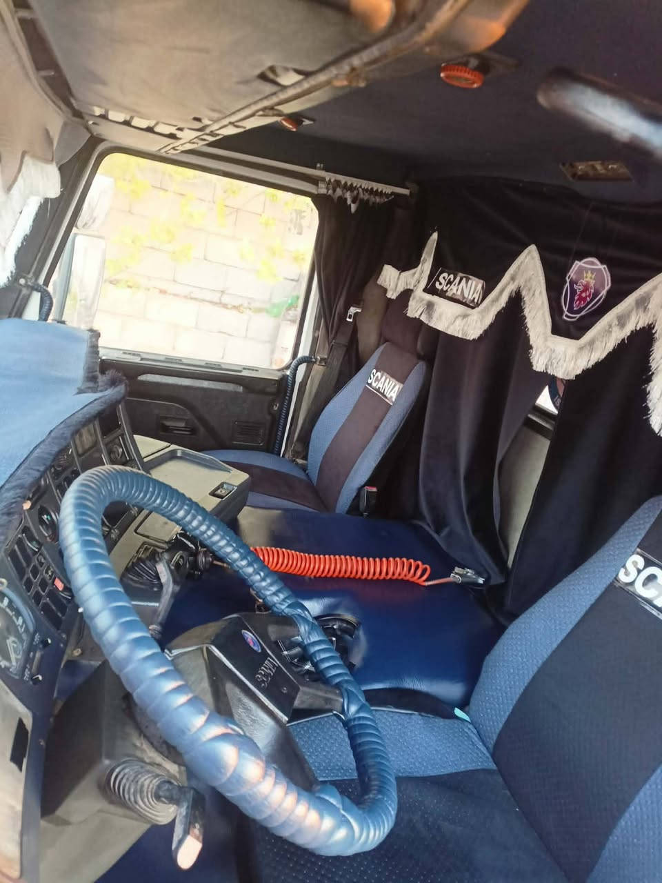 للبيع 
سكانيا فطيمه گرماوي 
حجم93. موديل 93 
سياره مكفولة كفالة عامه 
شرط قطره صبغ مابيها 
شرط بعدها وضع شركة 
طخم تاير جديد زوج باتريات جدد
بم نوزل معمر جديد تبريد  شركه 
كهربائيات  من الدعاميه لدعاميه كلو شغال 
رقم دولي ب أسمي سنويه تاريخ النفاذ.    30.12.2030
 
للاستفسار.  ***********
