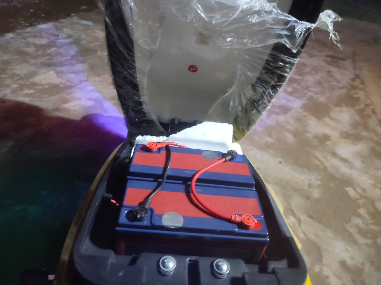 السلام عليكم...
دراجه شحن ( R9 .ابو الجنطة.2026) للبيع...
المكان  ( الشرقاط الساحل السير الطالعة)...
المواصفات + التفاصيل...
1- دراجه شحن ( R9 )...
2 - الفئه ( WINIEE )ونلي...
3 - عدد البطاريات (5 .32انبير الوحده )...
4 - تمشي الشحنه الوحده ( 85 ) كيلو...
5 - السرعه القصوى ( 109)  
9 - السرعه الحقيقيه ( 70)...
10 - قوه الملف( 2000 ) حقيقي... نحاس...
11 - شاشه تحدد ( العطلات )... 
13 - دبل ( اشاره )...
14 - نظام البك ( R ) الرجوع للخلف...
15 - نظام ال ( P ) للوقوف...
16 - دبلات اماميه ( 2 ) هيدروليك دهن...
17 - دبلات خلفيه ( 2 ) غاز...
18 - بريكات امامي و خلفي ( دسك )
19 - ستاند وسطي...
20 - ستناند جانبي...
21 - ستاند ( موبايل )...
23 - مدخل USB... شاحن موبايل
24 - لد امامي ( زنون ) عالي و ناصي...
25- مضاده للمي....
------------------------------- 
الدراجه سريعه و شلعته ( قويه ) 
السعر 600وبي مجال 
للستفسار..***********
