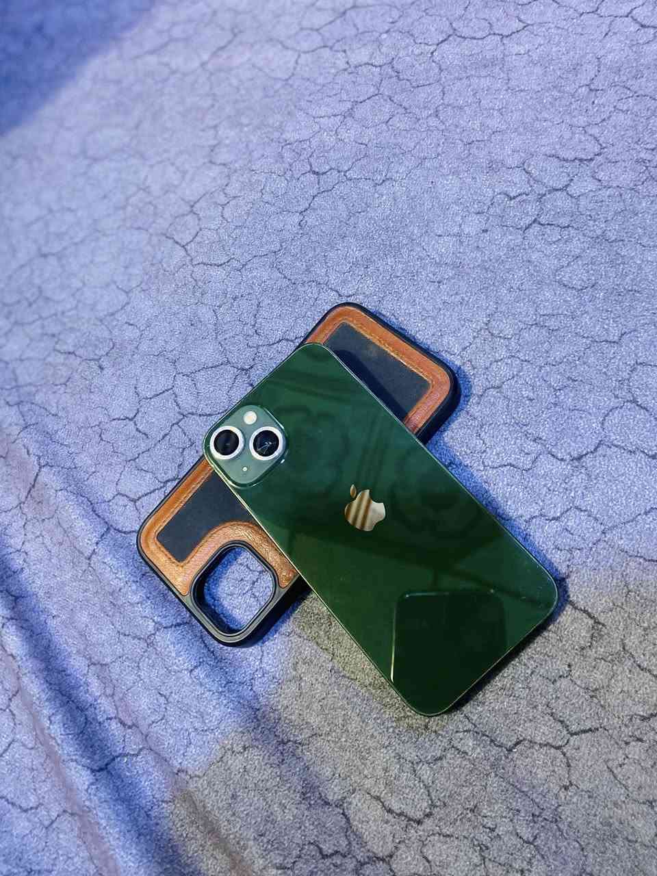 ايفون 13 مكفول من الزلق بطاريته 80 مامفتوح 
***********
