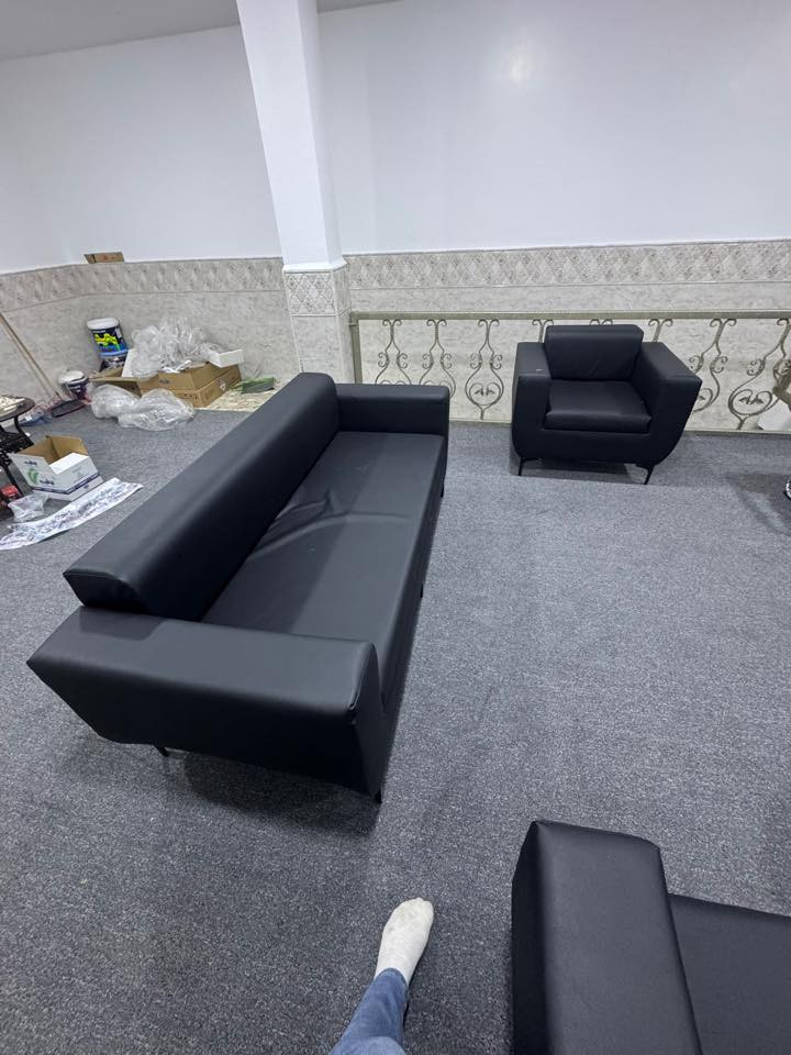 السلام عليكم .. .
- تخم قنفات جلد (٥) نفرات نظيف جدا استخدام ٦ اشهر  السعر ٨٥٠ الف .. . 
- ميز مكتبي متوسط الحجم العدد (١) نظيف جدا استخدام ٦ اشهر السعر ٧٠٠ الف .. . 
- كراسي مكتبية العدد (٢) نظيف جدا استخدام ٦ اشهر السعر ٤٠ الف للكرسي الواحد .. . 
- ميز طعام صغير دائري مع (٢) كراسي نظيف جدا استخدام ٦ اشهر السعر ٨٠ الف .. .

للتواصل الاتصال على الرقم ***********
