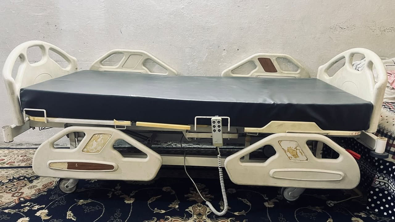 السلام عليكم سرير طبي مستعمل ٣ حركات شغاله كامله مع سرير طبي
مكاني الدوره 
***********
