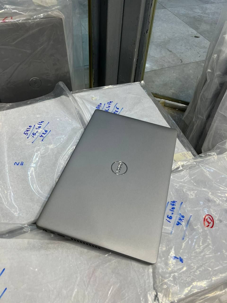 💻 (شاشة لمس) Dell Latitude 5421
🔹 المعالج: Intel Core i7 الجيل 11 فئة H
🔹 الرام: 8GB DDR4 (قابلة للتطوير حتى 64GB)
🔹 التخزين: 256GB SSD NVMe (قابل للتطوير)
🔹 كارت الشاشة: Intel Graphics داخلي
🔹 الشاشة: 14.1 إنش FHD Touch
🔹 الكيبورد: ليزري ضوئي عربي / إنكليزي
🔹 ويندوز 11 برو مفعل وجاهز
🔹 نسبة النضافة: 97–99٪

السعر 510 الف شامل التوصيل والملحقات(ماوس+حقيبة+الشاحن الاصلي)
التواصل خاص


**إذا كنت صاحب هذا الإعلان وتريد حذفه لأي سبب، رجاءا أرسل رسالة إلى الدعم الفني**