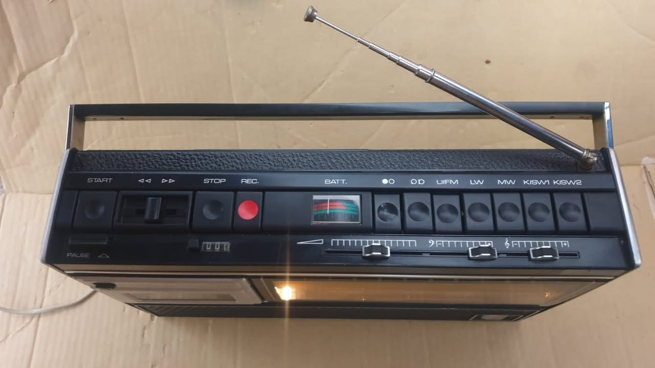 رادیو 5 موجة FM MW LW SW1 SW2  ومسجل اواکس مارکة گروندگ الالماني انتاج 1975 یشتغل 6 بطاربات حجم كبير وكهرباء 220 ڤولت مباشر جهاز نظیف وشغال بالكامل صوت عالي  وسحب ممتاز السعر واي استفسار مراسلة خاص


**إذا كنت صاحب هذا الإعلان وتريد حذفه لأي سبب، رجاءا أرسل رسالة إلى الدعم الفني**