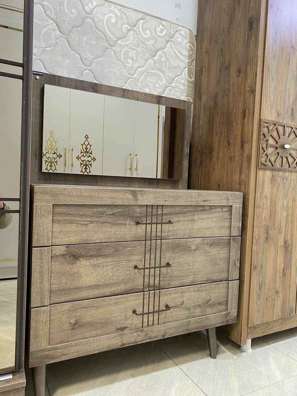 ژوري نوسـتن پێنچ پـارچـه مارکه
ماشالله پاک و جوانە ماڵ دۆســتە
دۆشـه کێ زۆر باشی له گە ڵه پاکە
بـۆ نرخ په یوندی بـکـه ن 
***********
