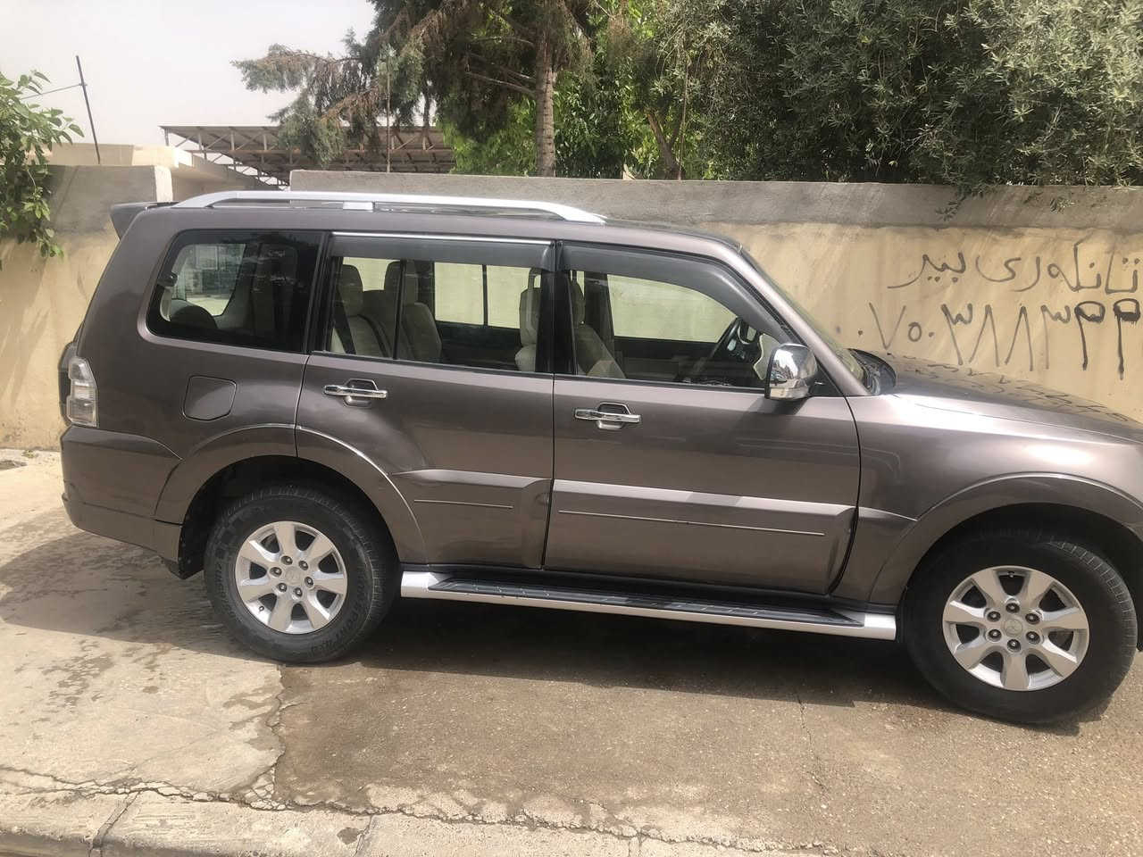 باجيرو موديل ٢٠١٦ كويتي
بدون صبغ والضرب 

رقم جديد لحد ٢٠٢٨
حجم محرك ٣٥٠٠

بطاقة بنزين كركوك عنده

سبير شركه 

سيارة نظيفة 

قفل ١٥٨ 

*********** واتساب
