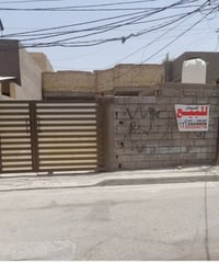 بيت للبيع مساحة البيت 200م واقع حال 180 يحتوي علـّۓ  استقبال ومطبخ وصا...