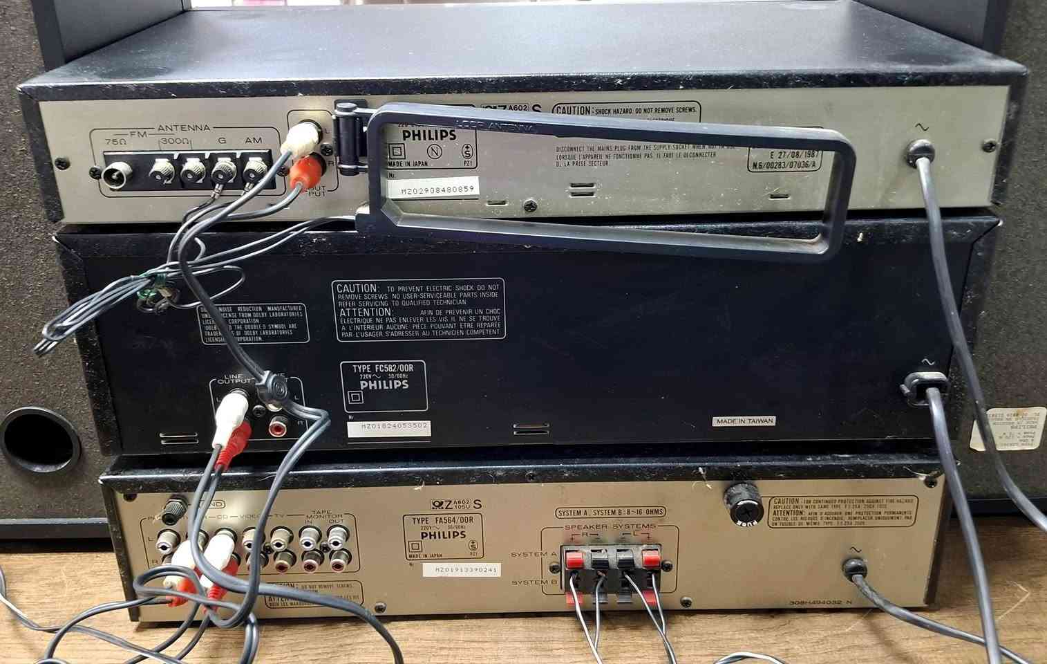 PHILIPS SYSTIM SOUND
فلیبس سستم اسود حجم لارج
امبلیفایر و رادیو
 دك دبل كاسیت و سماعات
یابانی الصنع
امبلیفایر یخرج 4 سماعات 
واط 160 
دك دبل كاسیت بی نظام دولبی سستم 
سماعات لكل تك 120 واط و 8 اوم 
واتس اب / ***********
مكانی اربیل یوجد وصیل
