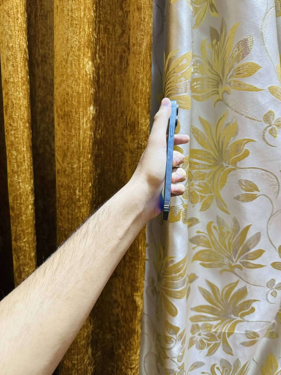 ايفون 13 برو ماكس بس زهره مكسور الباقي كفاله بيع مراوس عربي شرق اوسط ذاكره 256 بطاريه 86 ملحقاته كامله السعر 550 شراي يتصل***********
