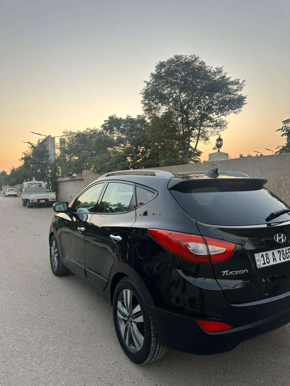 السلام عليكم توسان للبيع موديل 2015 هزه ورقم وسنويه جديد رقم بابل مشروع وطني أمريكيه حادثه بنيد بس والسونار موضح كدامك فول مواصفات للأخير لمتدد ماشيه 120 مكان السياره كراده الجادريه سعره 120 وبيه مجال رقمي ***********
