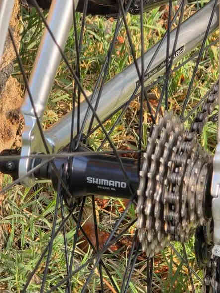 السلام عليكم
للبيع رود موديل حديث 
precision ovation ov-1
سستم شيمانو بالكامل
بدالات شيمانو 8×2 speed 
بطيخات shimano FH-2200 VIA
بدون صوت
بريكات TEKTRO امامي خلفي 
قياس الفريم L 500
الدراجة جدا حلوة ونظيفة لون رصاصي ميتاليك 
السعر 350 الف وبيها مجال 
للاستفسار خاص او على رقم ***********
