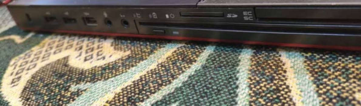 لبيع------------------------------------ لابتوب ديل برزشن 6700 معالج كوراي 7جيل 3mq معالجه قوي لان 4انويه و 8 مسارات قابلات للعمل رام 4 هارد ssd128نضام وملفات hdd320 و هارد ثاني 128 تخزين يعني مجموع التخزين 486 كارت شاشه منفل انفيديا كوادرو k3000m يصعد اذا تطور الرام لابتوب وورك ستيشن محطة عمل مو لابتوب نضيف شاشته 17 fhd وقوي------------------------------------ ينرادله رام 4 تصير 8 بوبجي تشغل العاب اذا تشدله 8 تشغل بسلاسه فوتشوب 2023 منصب بيه تشغله نضامه مفعل باقة اوفيس 2024 سعره 10 وينوز 11 مفعل  سعره  15وياه انترنيت داونلود منجر تفعيله ب 15 يعني بس اذا احسب التفعيل ماخذ من سعره40  حاسبه نضيفه بيه مروحتين للتبريد بيه بصمه كامره بيه اربعه سلوتات رام يعني اذا تحدث البايوس تشيل 32 كيكا بطاريتها جديدة وياه شاحنه بيه cd سحب هارد تشيل 4 تيرا صوته عالي بيه  منفذ سماعات بيه sd cart ماتحمه فحص كارت الشاشه نص ساعه عليه لود حرارته 48c نضيفه ما مشخطة متصرف شحن تفيد كل الفئات ومساحة تخزينه هواي وكلشي بيه مفعل واصلي   --------------------السعر 270وبيه مجال للتواصل رقم واتساب ***********---------------------------
