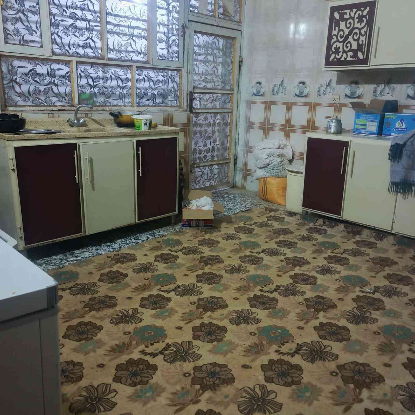 للبيع 200م نوم2 صاله براني صحيات مطبخ بناء حديث واجهه 10م خلف المعهد ***********
