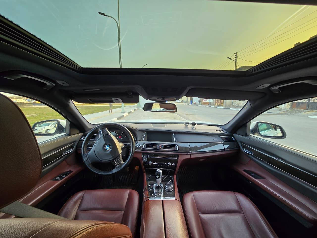 السلام عليكم
بيع او مراوس 
بي ام دبليو حجم
 بانزين وليس كاز 
Bmw  730li
(( تفاصيل بأول صورة ))

موديل 2015 ✅️
خليجيه وكاله العروش ✅️
محرك n52 تنفس طبيعي 
محرك وكير وحدادية وعقول شرط الفخص
كشن ميموري خزن وضعيات ✅️
سيرفس كامل بدون اي مسج ✅️
 نوزل قصير ✅️
 رقم بغداد دولي بأسمي السيارة شرط التحويل شبه مميز ارقام متكررة 
مشروع وطني✅️
سياره جاهزه من كلشي ماكو نقص ما تصرف عليهة  جديدة
 حساسات  امامي خلفي محيطي ✅️
غرفه كهربائيه بالكامل ✅️
 بيبان شفط خمس مع صندوق ايضا ✅️
 بردات بيبان مع جامة خلفية كهربائي  ✅️
كهربائيات كاملة ما ملعوب بيهة اي شي ✅️
كومبيوتر مودات 5 للقيادة ✅️
لا يوجد ضرر او حادث 
فقط صبغ نتيجه شخوط 
3 قطع فقط  وليس ظرر
او حادث او معجون 
بيع او مراوس حسب القناعة بسيارة صالون 
سعر 200 وقابل للتفاوض بي مجال 
  مكان السيارة بصرة 
اتصال ، واتساب 
*********** الرفاعي, ذي قار
