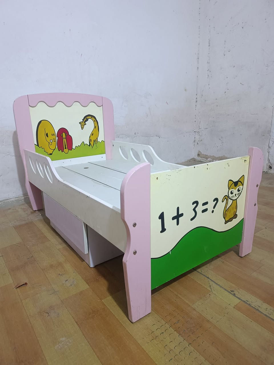 جرباية اطفال نضيفة مع ملحقاتها  السعر ٥٠ الف
***********
