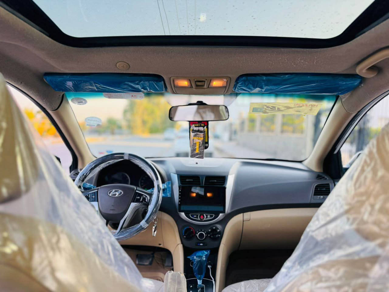 للبيع اكسنت موديل 2012 بلو 
بسعر مناسب 96$
مواصفات فول بلو  
فتحت سقف سلايت 
داخل صحراوي 
ويل جيير 5 ويل كروم باادي 
خدمات 
رقم سنويه جديد 
سياره خليجيه اهنا راجع عليه سياره صاير بيها صبغ بونيد وجاملغ و جاملغ خلفي و بيها مكانات ازغار بارد 
مكاني كركوك       
***********
*********** كركوك, العراق
