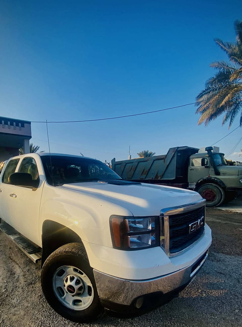 #للبيع جمسي سيرا 2500 HD
تدفئه تبريد 
فحل 8 براغي 8 سلندر محرك 6100 جاهزه من كلشي تخم تاير كشنات كهربائي بدي قصير باب طويل المرغوب 
كير محرك كله مكفول موديل 2012 رقم اربيل بأسمي تحويل ثاني يوم المكان الرمادي رقم صاحب السياره ***********
