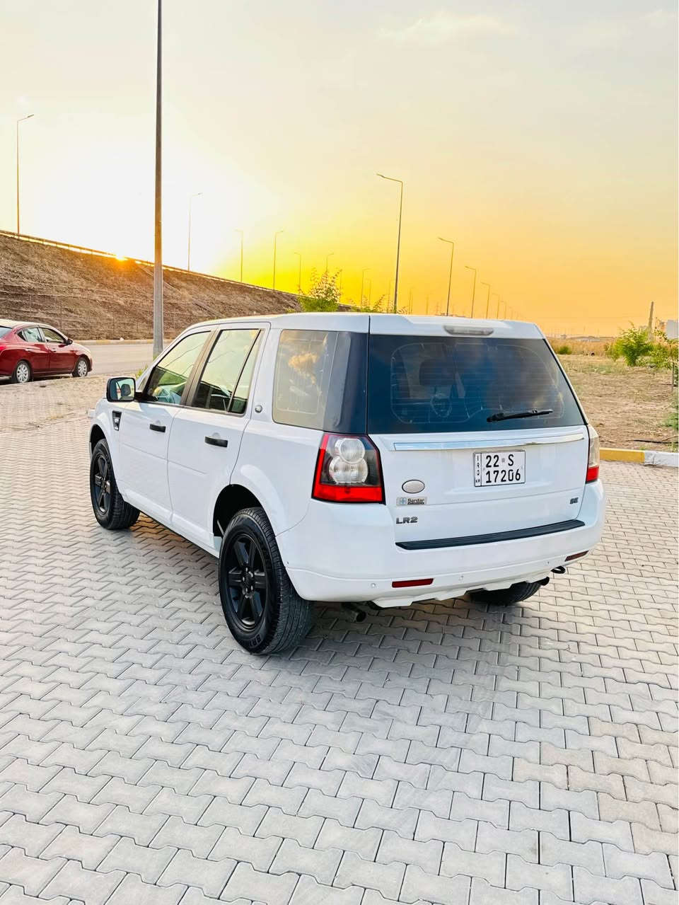 لاند روفر موديل ٢٠١٢ خليجي 
سياره بدون سبغ 
كفاله من سبغ شرط سونار 
بيها شبر تكحيل من جملغ امامي
٦ سلندر تنفس طبيعي 
سياره كير مكينه صدر كفاله
فور ويل 
داخل اصفر 
٤ تايرات جديد 
تبريد بشرط 
مكان سياره اربيل 
سعر مناسب 77$ ورقه بيها مجال قليل
*********** واتساب أربيل, العراق
