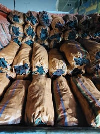 متوفر لدينا فحم فواكه درجه أولى بكميات كبيرة ويوجد توصيل لكافة المحافظ...