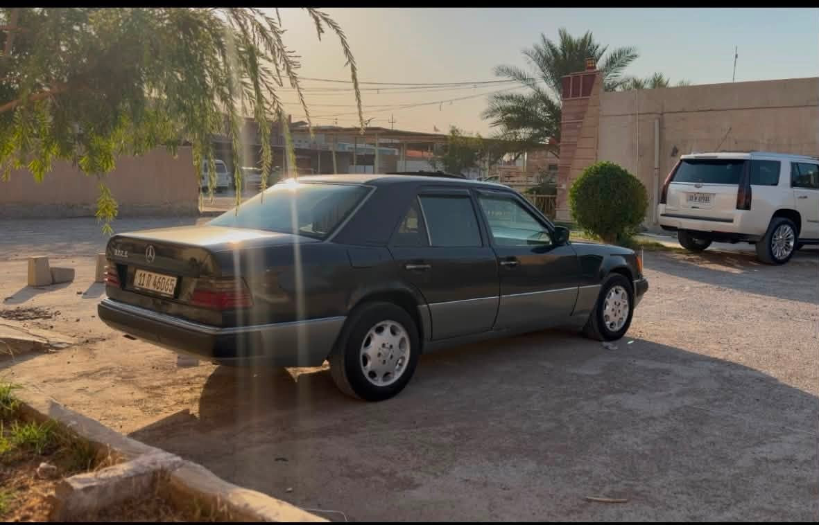 سلام عليكم
للبيع مارسدس دب 1991 
السياره مكفوله للأخير 
منظومة تبريد جديدة ✅
محرك خير من الله ✅
كير خير من الله ✅
صدر خلفي جاهز ✅
صدر امامي جاهز ✅
بلكات / نوزلات / فيتبام كله ادامه جديد ✅
السياره رقمهه بغداد مشروع وطني وسنويه ب اسمي شرط التحويل ثاني يوم 
مكاني ديالى شهربان 
للاتصال ***********
