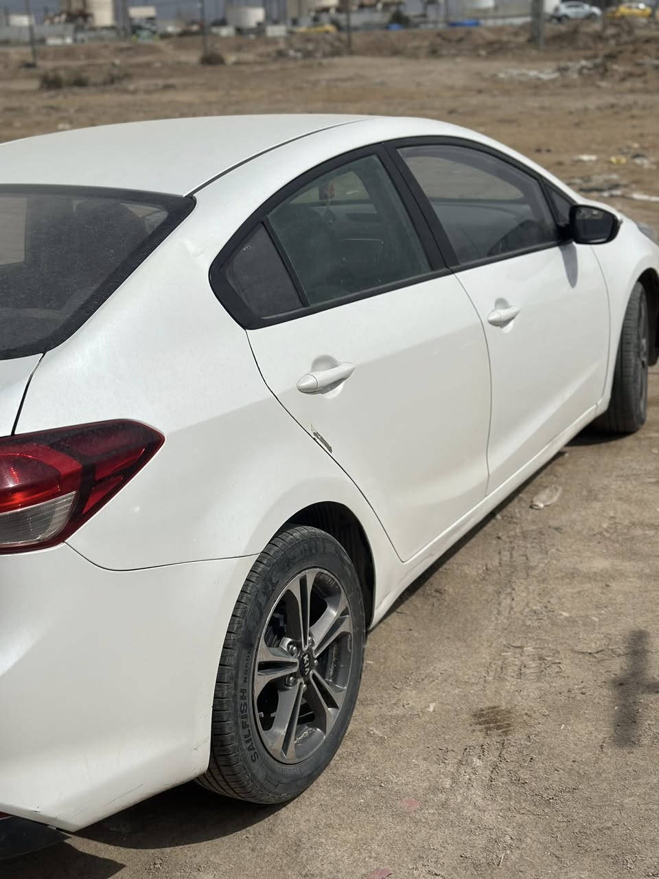 كيا سيراتو 2017خليجي سيارة جديدة كلش بعدهي على وضع شركة بيه صبغ نص جاملغ الخلفي وملاون الباب فقط سيارة جديدة كلش السعر 118مكانه الديوانيه الاستفسار الاتصال على رقم
***********مواصفات السيارة 

تحكم ستيرن فول ويلكب كروم اشاير بلمري محرك ١٦٠٠سياره جديده كلش وجاهزه برغي نقص مابيه
