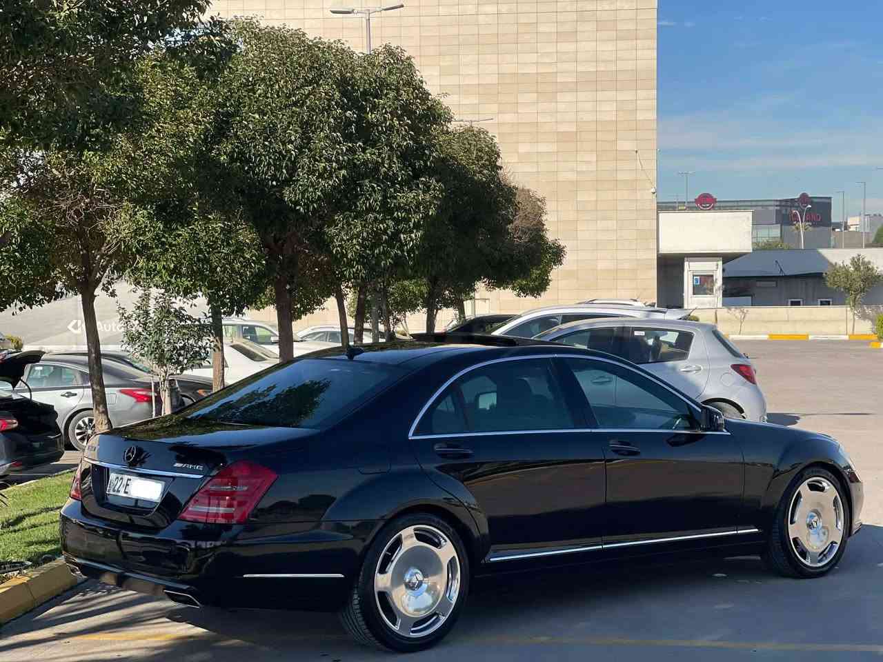 سلام عليكم اخوان
للبيح مارسيدس بينز s class 350-2011  
سياره فخامة شارع فول فول مواصفات 
وارد المانى و زمان 
بدون صبوغ بدون دواخل شرت  شويه بيها تعديل 
سنويه و رقم جديد تبديل اسم نفسى يوم 
قبل اسبوع بدل تايرات و ويل يعنى جديد سفر 
كير و محرك شرت وكاله كلش 
محرك ٣٥٠ CJI محرك موديل فوق مرغوب 
رادار ، باركينك ، بانوراما ، باب تويل ، نازورليلى ، ٤ باب بصمه ، ٤ باب شفت ، كشنات حار و بارد ، ٥ بردات ، شاشه كبير و كاربله ى ، ٢ سويج 
سحر 25,500$  يحنى ٢٥٥ ورقه بيه مجال 
رقم ساحيب *********** جوهر.  واتساب عندى
