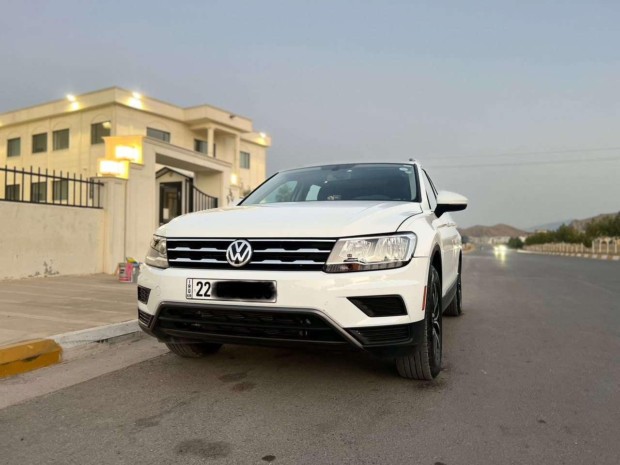 ڤۆڵکس واگن: تیگوان……
مۆدێل:2021……
مواسەفات:SE
بەسمەیە شەغالە سەقف پانۆڕامایە کامێرای دواوە کوشین جڵد
ناو ڕەش کوشینی سەیاقو سەکنی گەرمیە وە ڕادار پێشو پشتو تەنیشت وە حەساسە تەحدید سورحەیە شاشە گەورەیە  
وە 7نەفەریە مەکینە 20تی تۆربۆیە هەموو گیانی بەشەرت وە 
چامڵغی لای سەیاقی بۆیاغە بێ ناو گرتن وە نیو دەرگای سەیاق  بۆیاغە ئەویش بێ ناو گرتن گشت گیانی بەشەرتە سەیارەکە نموونەیە لەجوانی وە تەنها33 هەزار مایڵ ڕۆیشتوە

نرخ: ڕێکەوتن 
ڕەقەم مۆبایل:
کۆڕەک:***********
ئاسیا:***********
