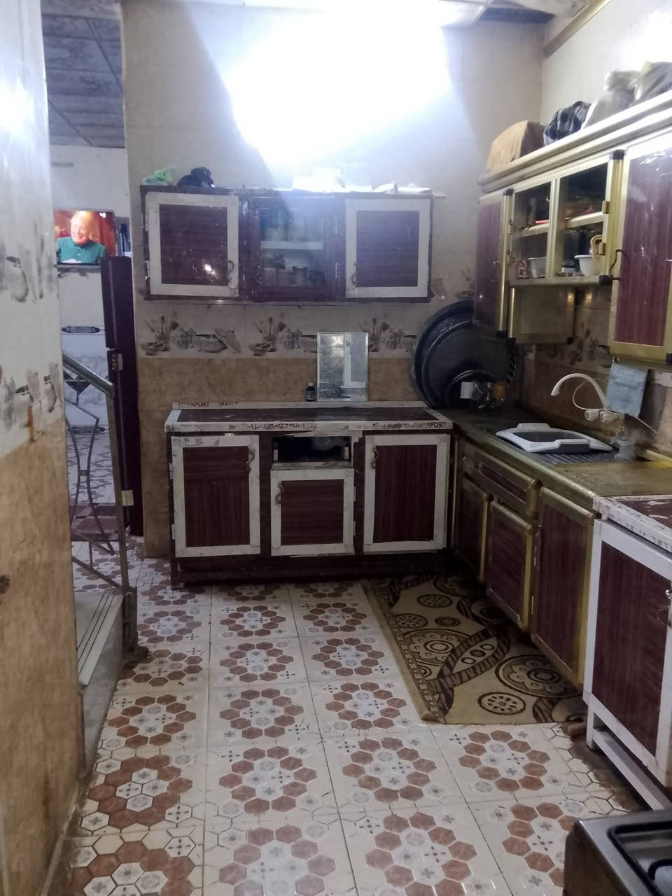 ꧁السلام عليكم ꧂
❗اقره المنشور زين رجاآ❗

دار للبيع 🏡 المساحة (100م)  
البناء 🧱 الطابق الاول طابوك والعكاده صب كونكريت والاساس كونكريت بنيان مرتب ❕
خريطة الدار: ❕ يحتوي على طابقين الطابق الاول استقبال + مطبخ + صاله + غرفه نوم 1 + صحيات خارجيه وداخليه مع مكشوفه 
ــــــــــــــــــــــــــــــــــــــــــــ
الطابق الثاني ❗
البناء 🧱 طابوك مع فرمستون العكاده فرمستون مع صب صبابه قويه مسلحه 
يعني انساهة  المطبخ عكادته سندويج السويت كله مغلف اشرطه تغليف مع سقوف ثانيوه شي مرتب وحلو  خريطة 👇🏻
الطابق الثاني: سويت كامل يحتوي على غرفه نوم صاله  صحيات مطبخ وطارمة صغيرة  
ــــــــــــــــــــــــــــــــــــــــــــــ
العنوان 📍/شارع الصب عمود📍 (282) شارع المطحنة📍 شارع 32 دار 25   

السعر /68 💵وبي مجال  ❕ 
طابو زراعي سند 25 مشمول معملت التطويب ❕
 المنطقة خدمات كامله من كهرباءوماء  وكيبلات ضوئية تبليط مدارس مختار ❗
الاستفسار فقط❗ انتصال 📞 او مراسله الواتساب💬 *********** ✅
