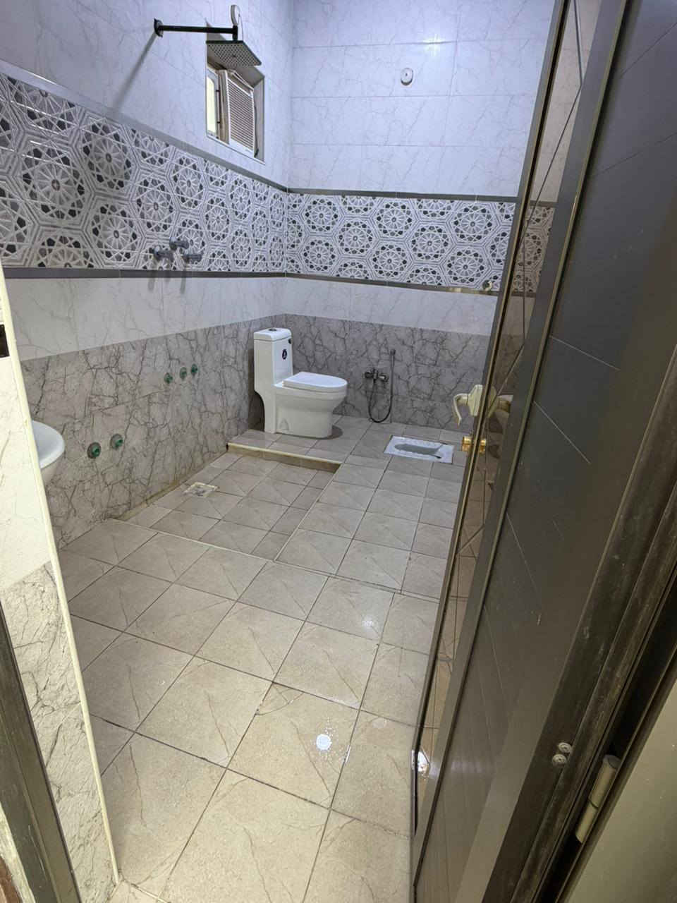 بسم الله الرحمن الرحيم
دار سكن زراعي بطريق المهدي مقابل البنزين خانه 
المساحه ٣٠٠ متر بناء جديد سنة ٢٤ طابق واحد نقص استقبال ومطبخ 
البناء غرفتين وصاله وصحيات والباقي جاهز للبناء 
وباقي التفاصيل مراجعة مكتب الاصالة للعقارات ***********
