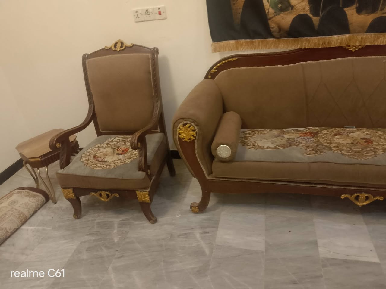 السلام عليكم من الادمن قنفات نظيفه للبيع السعر 350الف مبايل ***********
