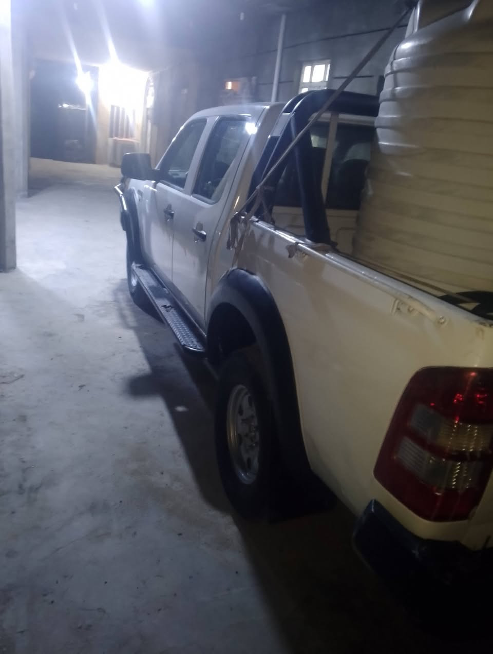 السلام عليكم فورد بيكم للبيع السعر 65 ورقة و بيها مجال مكانها بغداد الرضوانية للاستفسار ‏‪***********‬‏
