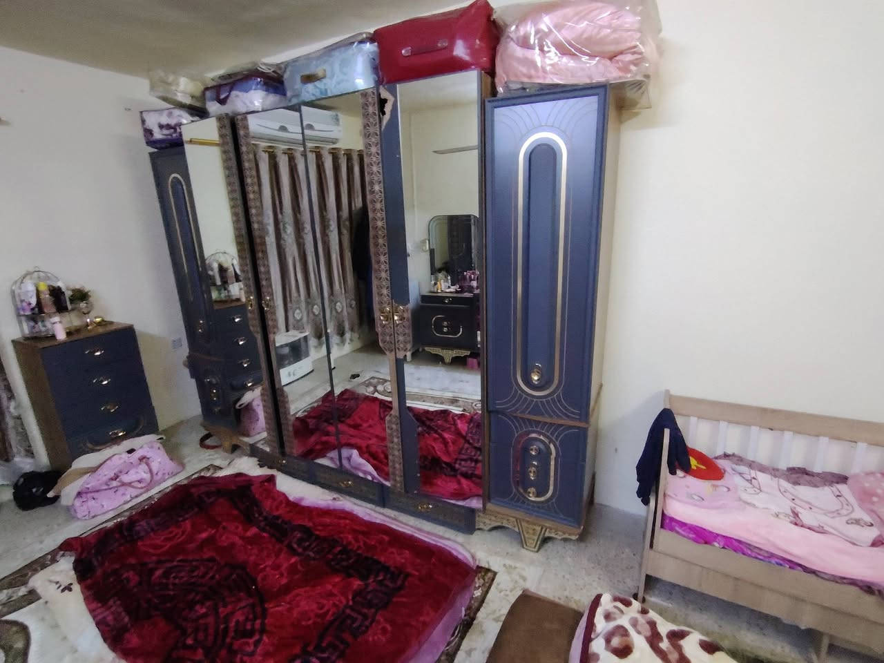 السلام عليكم غرفة للبيع نظيفة
السعر ٩٠٠ الف وبيها مجال
للاستفسار الاتصال على الرقم ***********
