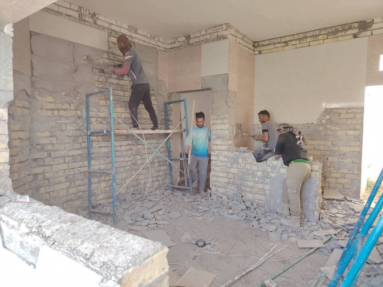 سلام عليكم  /  يوجد كادر عمل جاهز /  تصعيد مواد /  تنضيف بيوت /  تفليش /  تكشيط /  دفن نهري /  شقلنه ليل ونهار /  ومعداتنه جاهزه  ومالك دخل بكلشي تأخذ شقل جاهز مني سلمني شقل وتأخذ شقل جاهز / ماعليك بس تصال على رقم /// ***********
