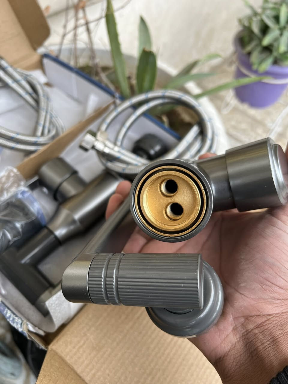 خلاط عدد 2 متحرك وزن ثقيل جداً
كامل غراضهن يرهم سنك مغسله اول تم ثنيهم ب 25مع توصيل
