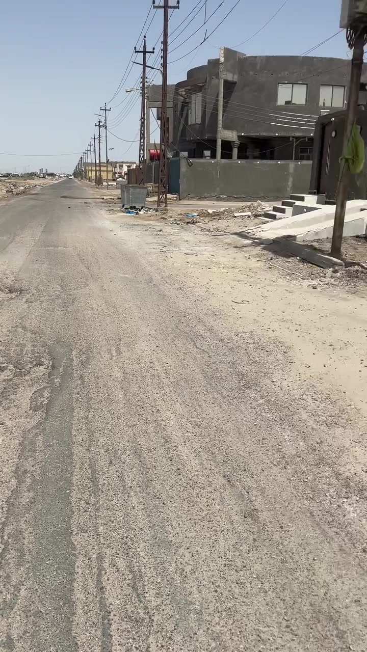 السلام عليكم قطعه بحي الجوادين مساحتها 250 م بداية الحي بنزلت البانزين في خانه قرب جامع الجوادين تفتح على متنزه وعلى الشارع العام موقع جيد بيع او مراوس السعر والاستفسار الاتصال على *********** او مراسلة الصفحه
