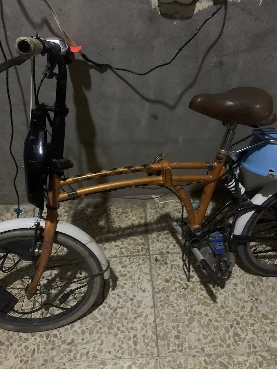 السلام عليكم بايسكل تطبيك محور شحن مكون من بطاريتان ليثيوم المجموع 36v 12a يمشيك من 25الى 35كيلو (يطول يومين وياي الشحن )السرعة 35 عملي يفيدك داخل المنطقة جيد في الصعود ويتحمل أوزان  سعر 150وبي مجال مكان بيجي


**إذا كنت صاحب هذا الإعلان وتريد حذفه لأي سبب، رجاءا أرسل رسالة إلى الدعم الفني**