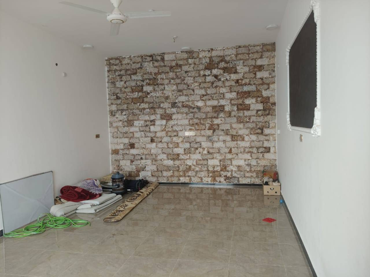 ‏📢 بيت زراعي المهيديه – مقابل عمارات الشموخ السكنيه
داخل فرع قرطاسيه المعاصرة 
🔶بي وصل تطويب 
‏✨ عرض الشارع 10متر
🔶مطل على ساحـة 20 متر امام البيت 
‏🏠 المساحة: 375 متر
‏✨مساحة البناء 200 متر والباقي كراج+حديقه 
‏🪏 نوع البناء طابوك+سقف كونكريت 
📍تفاصيل البناء🏠
‏🛏️ غرفتين نوم
‏🛋️ صالة + استقبال
‏🍽️ مطبخ حار+بارد 
‏🚿 صحيات داخلية وخارجية 
‏🌳 حديقة
‏🚗 كراج واسع 
‏🔶منور 
‏💰 السعر: 150 مليون بي مجال للشراي 
‏📍 الموقع: المهيديه مقابل عمارات الشموخ السكنية داخل فرع بعرض شارع 10متر مقابل ساحة بمساحة20 متر 
‏
‏📞 للمعلومات والتواصل: *********** واتساب 
‏📱
