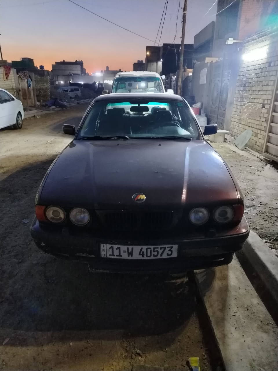 سلام عليكم شباب من رخصة الادمن بي ام ٥٢٥ لون كرزي عدل مسكر مديل 91 بغداد انكليزي بسمي محرك كير كفالة كشر نظيف غرفة نظيفة فقط البطانة الخلفية يرادلهه ترتيب بغداد البلديات ضباط الثانية سعر 60 وبيها مجال ***********
