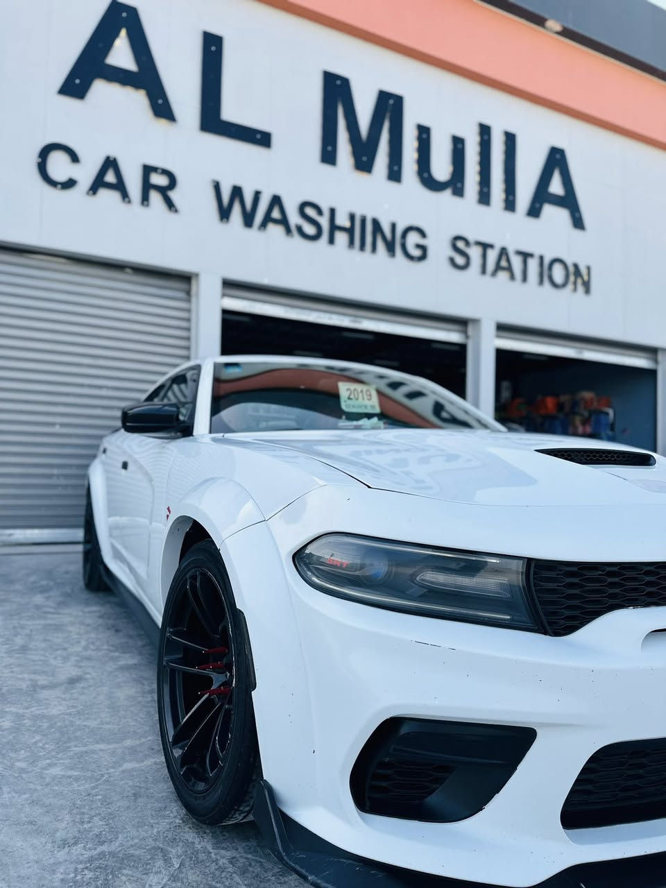 السلام عليكم 
دوج جارجر SXT 2019
مكينة 3600
رقم بغداد دولي  ثاني يوم تحويل 
ماشية 100 حقيقي 
موصفات 
كامرة دواره 
حساسات امامي 
محدثة كت كامل وايت بدي 
حادثها جاملغ عكس السايق معمر نفسه 
بدون دواخل 
عليها كزوز رياضي صوته رعب 
مكان السياره بابل الإسكندرية 
السعر 235 وبيها مجال بصيط 
رقم ***********
