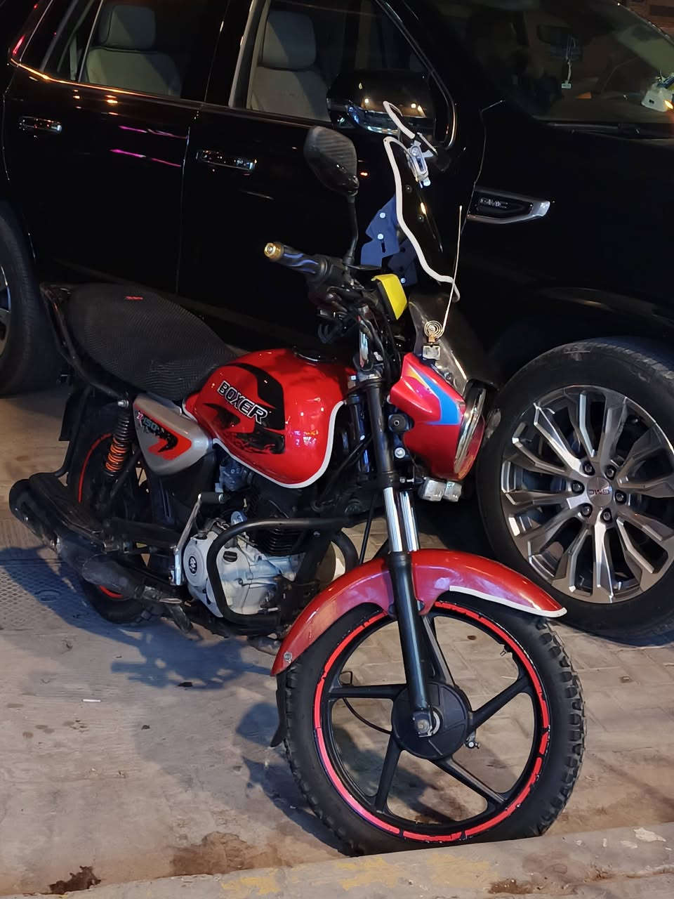 سلام عليكم بوكسر كلاسك محدث جبلي للجماليه، موديل 20  ونضيفه مثل ما موضح بالصورة دراجه بدون اوراق فقط مكاتبه اكفلك سرقة وعشاير مكاني بغداد حي الجهاد أو العامريه السعر 900وبيها مجال بسيط رقمي 0773 155 9014
